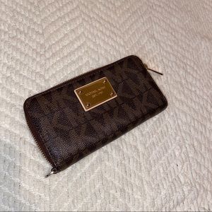 Michael kors wallet